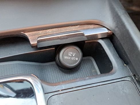 Used 2022 Volvo XC60 B5 Momentum w/ Advanced Package image 27