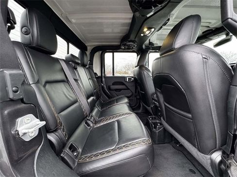 Used 2021 Jeep Gladiator Overland image 18