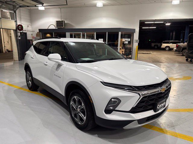 Used 2025 Chevrolet Blazer LT w/ Convenience Package AWD/4WD image 4