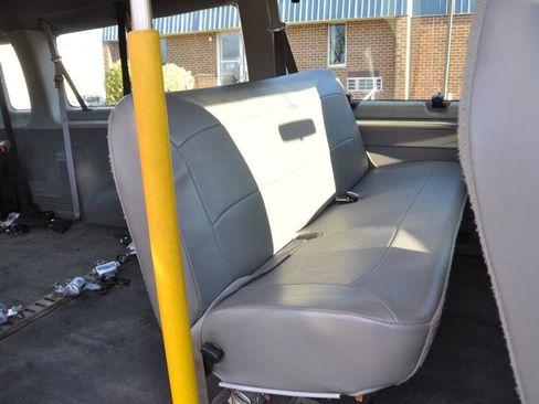 Used 2005 Ford E-350 and Econoline 350 XL RWD image 33