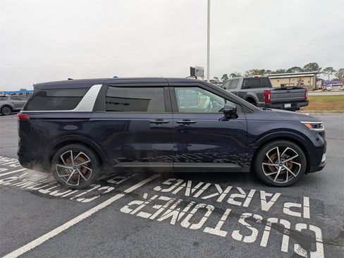 Used 2024 Kia Carnival LX image 4