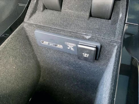 Used 2020 Land Rover Range Rover Velar S image 32