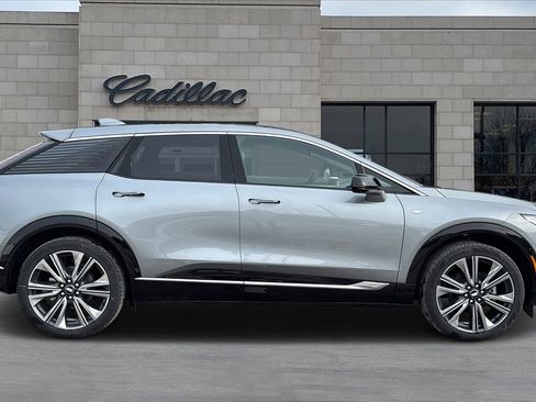 New 2026 Cadillac Optiq Luxury 2 image 2