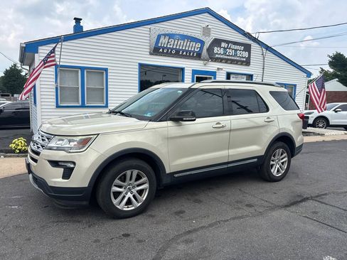 Used 2018 Ford Explorer XLT w/ Equipment Group 202A AWD/4WD image 3