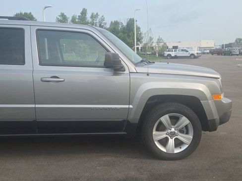 Used 2015 Jeep Patriot Latitude AWD/4WD image 4