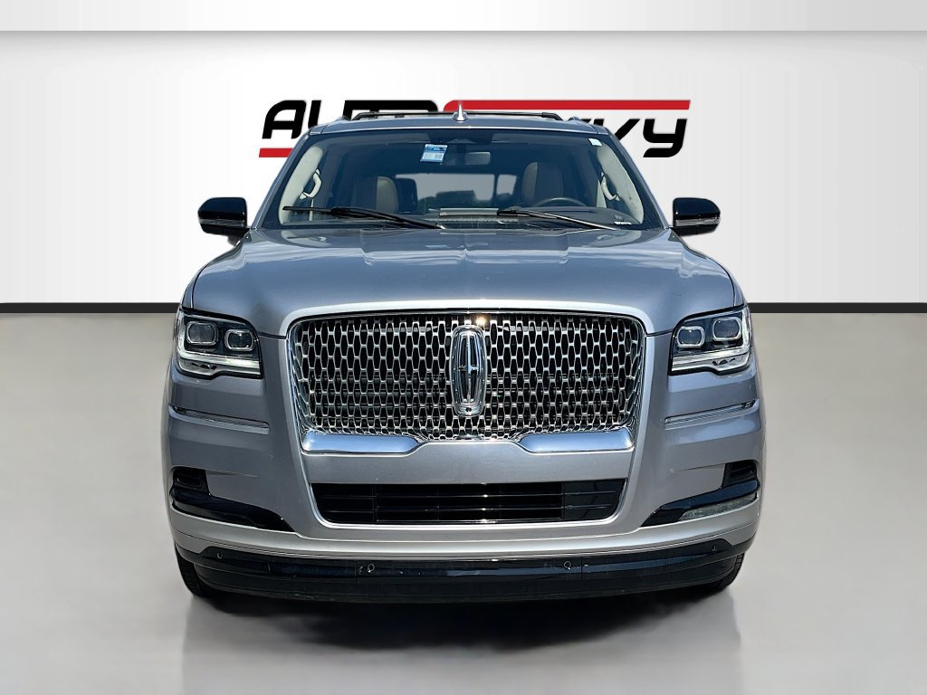 Used 2024 Lincoln Navigator L Reserve AWD/4WD image 2