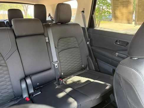 Used 2025 Nissan Pathfinder SV FWD image 39