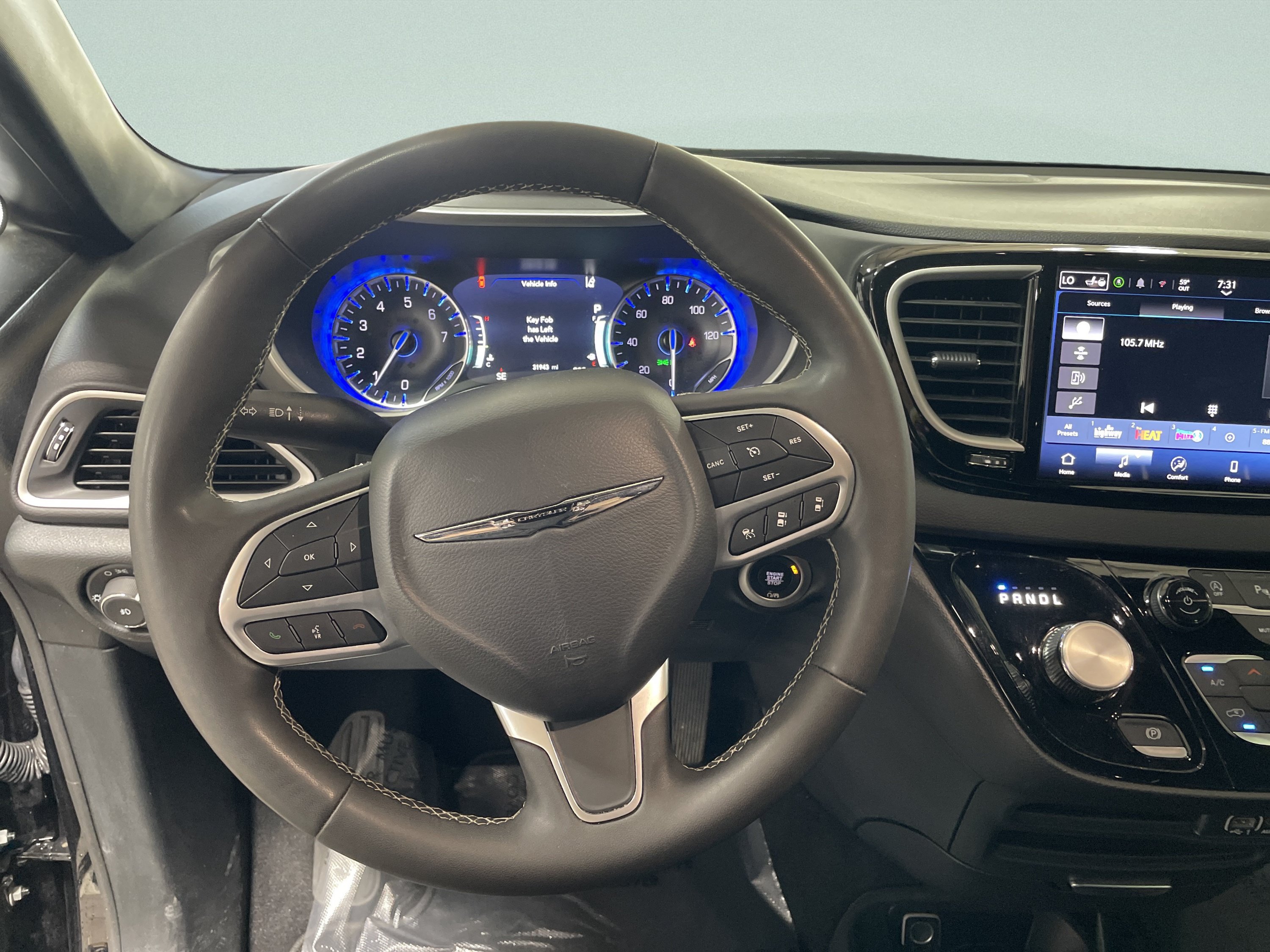 Used 2025 Chrysler Pacifica Select FWD image 17