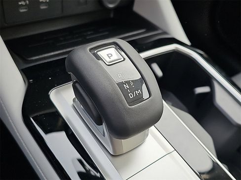 New 2026 Mitsubishi Outlander SE image 13