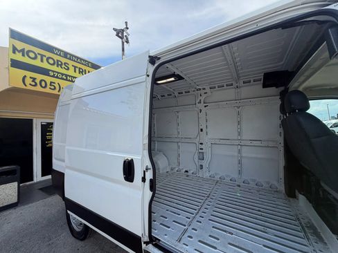 Used 2024 RAM ProMaster 2500 w/ Convenience Group FWD image 7
