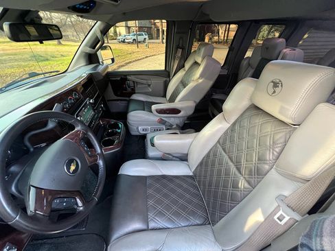 Used 2022 Chevrolet Express 2500 Extended w/ Enhanced Convenience Package image 19