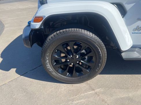 Used 2023 Jeep Wrangler Unlimited Sahara w/ Cold Weather Group image 9