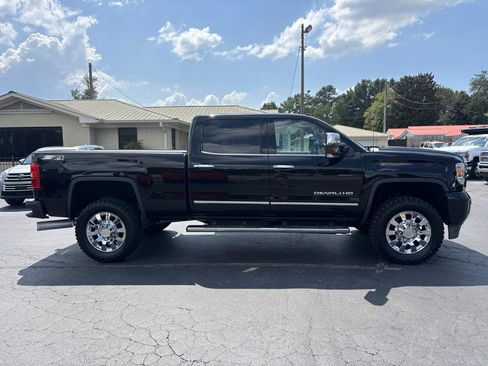 Used 2015 GMC Sierra 2500 Denali w/ Duramax Plus Package AWD/4WD image 4