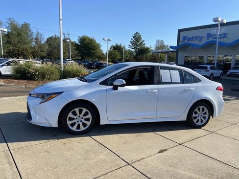 Used 2024 Toyota Corolla LE image 5