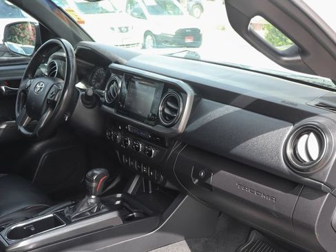 Used 2017 Toyota Tacoma TRD Pro AWD/4WD image 45