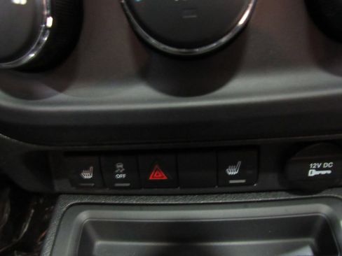 Used 2014 Jeep Patriot Latitude w/ Sun/Sound Group image 16