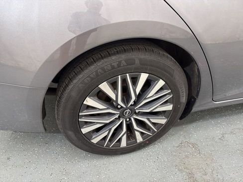 Used 2024 Nissan Altima 2.5 SV FWD image 9
