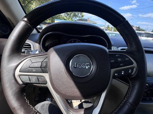 Used 2015 Jeep Grand Cherokee Overland w/ Advanced Technology Group image 24