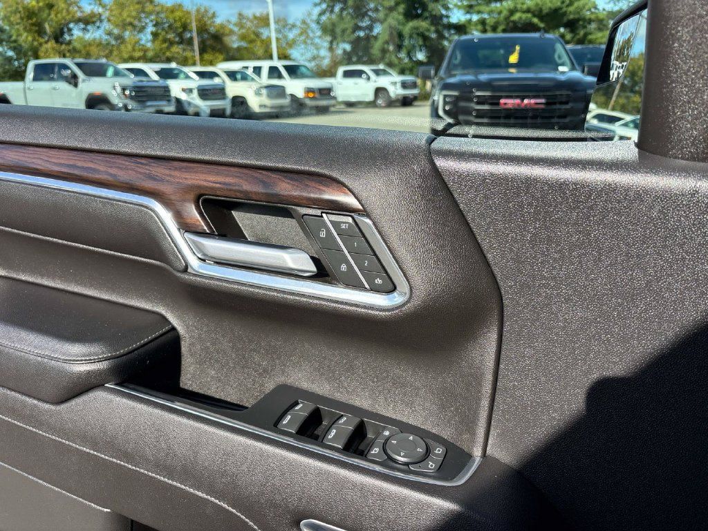 Used 2023 GMC Sierra 1500 SLT w/ SLT Premium Package AWD/4WD image 24