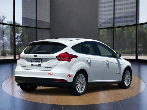 Used 2017 Ford Focus Base image 4