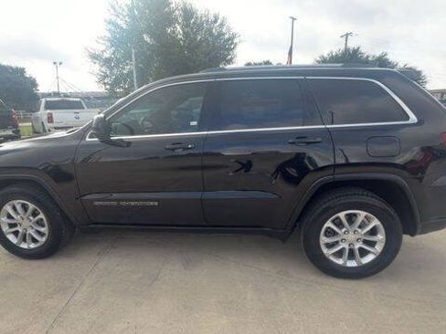 Used 2021 Jeep Grand Cherokee Laredo RWD image 5