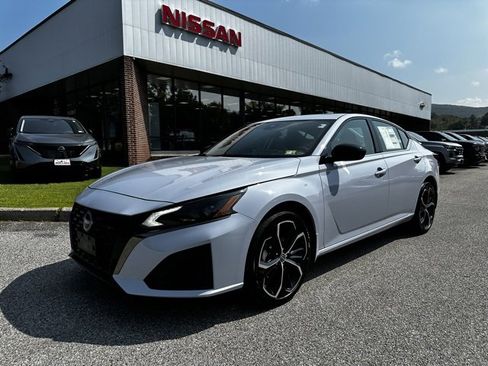 New 2025 Nissan Altima 2.5 SR w/ SR Premium Package image 1