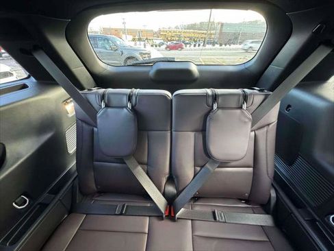 Used 2025 Ford Explorer Platinum image 13
