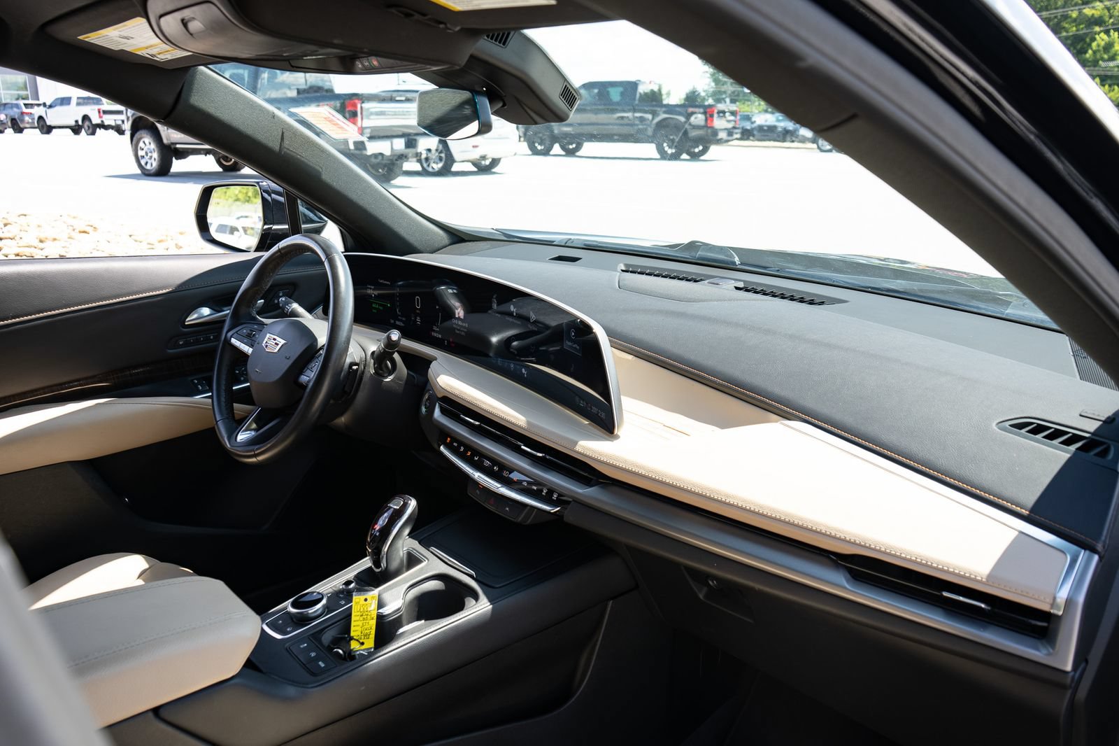 Used 2025 Cadillac XT4 Premium Luxury FWD image 21