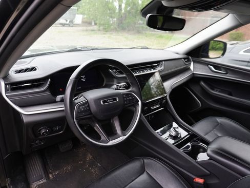 Used 2022 Jeep Grand Cherokee L Limited AWD/4WD image 3