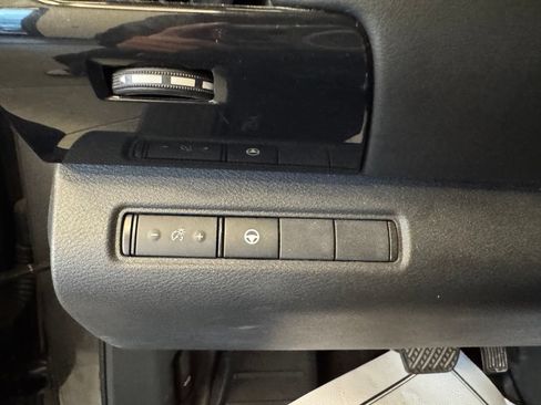 Used 2022 Nissan Pathfinder SV AWD/4WD image 18