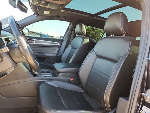 Used 2021 Volkswagen Atlas Cross Sport SE w/ Panoramic Sunroof Package FWD image 13