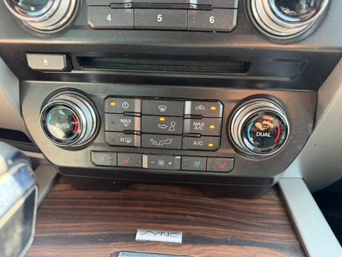Used 2015 Ford F150 Lariat w/ Equipment Group 502A Luxury AWD/4WD image 19
