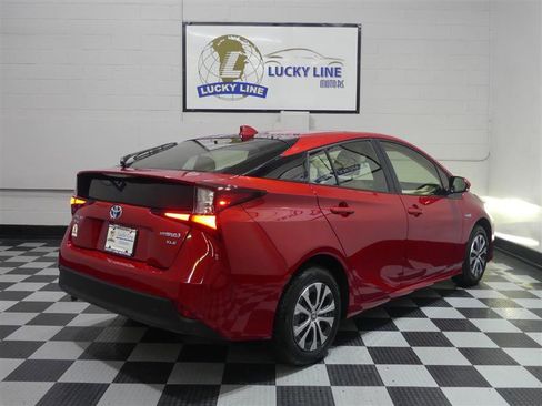 Used 2020 Toyota Prius XLE image 10