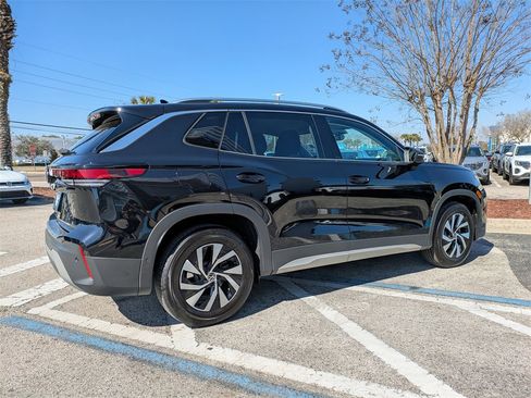 Certified 2025 Volkswagen Tiguan S image 6