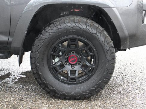 Used 2021 Toyota 4Runner SR5 image 41