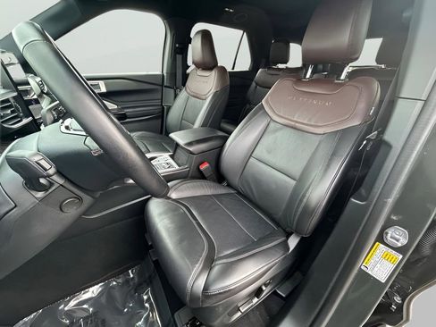Used 2024 Ford Explorer Platinum w/ Technology Package AWD/4WD image 9