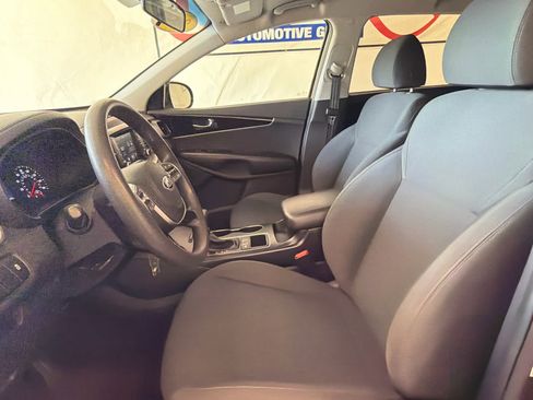 Used 2020 Kia Sorento LX FWD image 15
