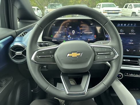 New 2026 Chevrolet Equinox EV LT image 14