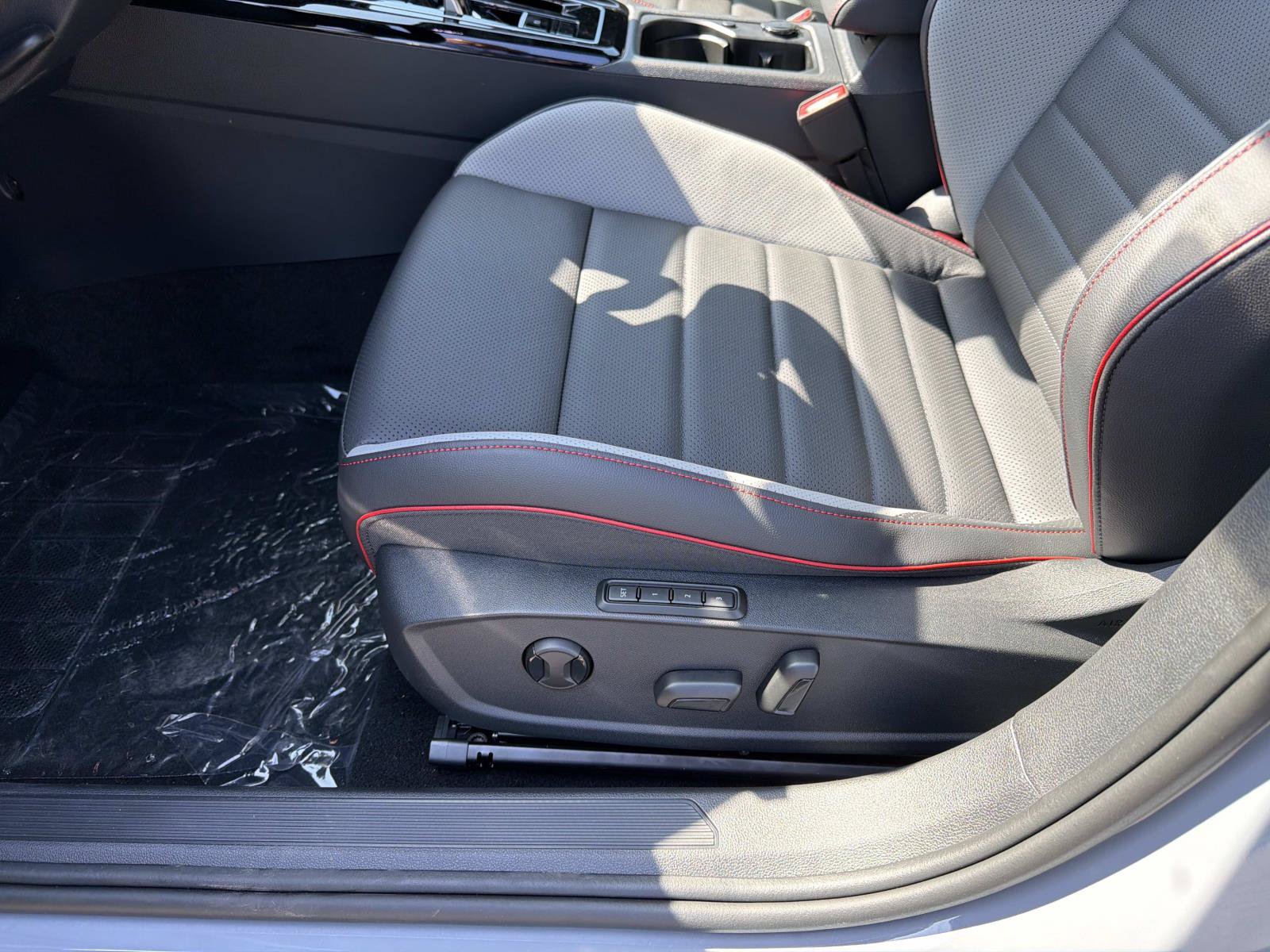 New 2026 Volkswagen GTI SE FWD image 15