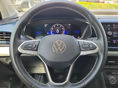 Used 2022 Volkswagen Taos SE FWD image 17