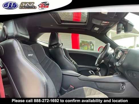 Used 2015 Dodge Challenger SRT image 15