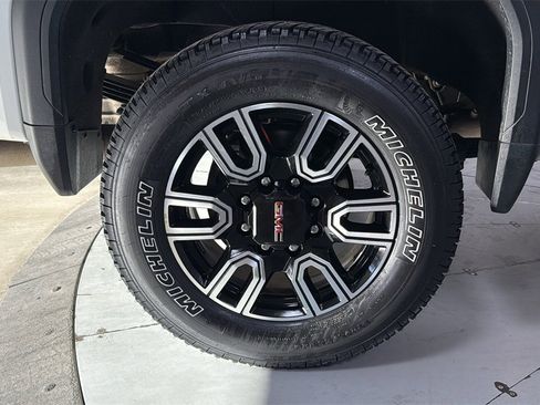 Used 2022 GMC Sierra 3500 AT4 w/ AT4 Preferred Package image 22
