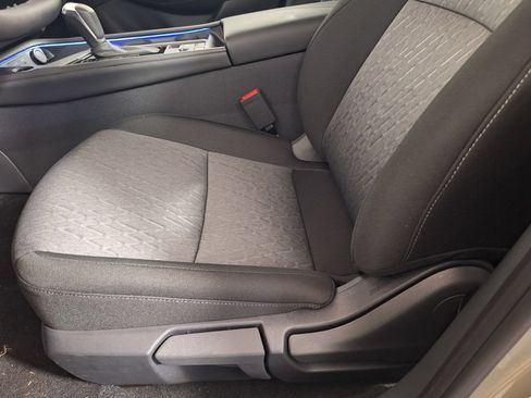 Used 2026 Nissan Sentra SV w/ SV Convenience Package FWD image 28
