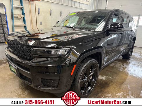 Used 2021 Jeep Grand Cherokee L Laredo image 1