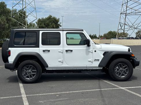Used 2026 Jeep Wrangler Unlimited Sport AWD/4WD image 3