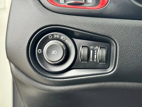 Used 2020 Jeep Renegade Trailhawk AWD/4WD image 21