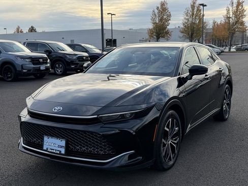 Used 2024 Toyota Crown XLE image 4