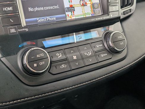 Used 2018 Toyota RAV4 Limited w/ Carpet Mat Package image 22