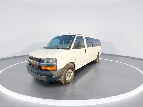 Used 2019 Chevrolet Express 3500 LT w/ LT Preferred Equipment Group RWD image 4