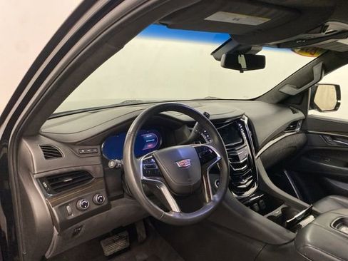 Used 2017 Cadillac Escalade Platinum image 7